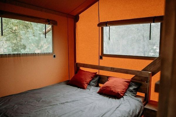 Slaapkamer - Feestelijk glampingdorp in Zuna in Zuna (3)