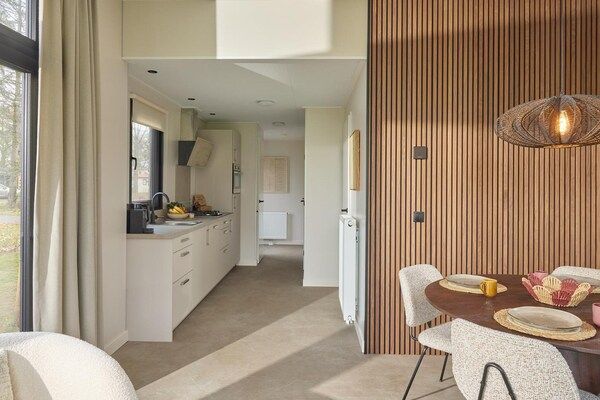 Eetkamer - Luxe familielodge met bubbelbad in Zuna (2)