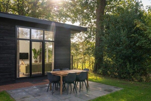 Terras - Luxe familielodge met bubbelbad in Zuna (5)