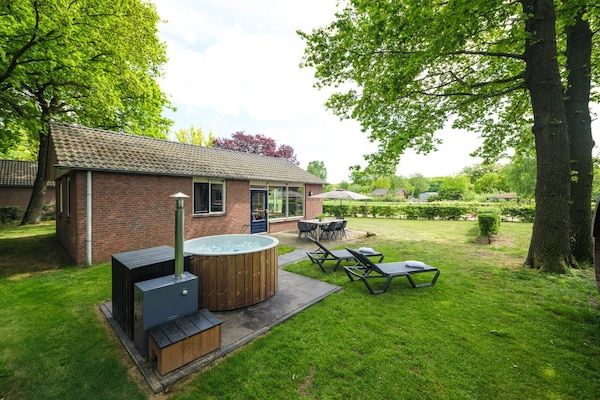 Buitenkant - Wellnessboerderij voor zes personen in Zuna (1)
