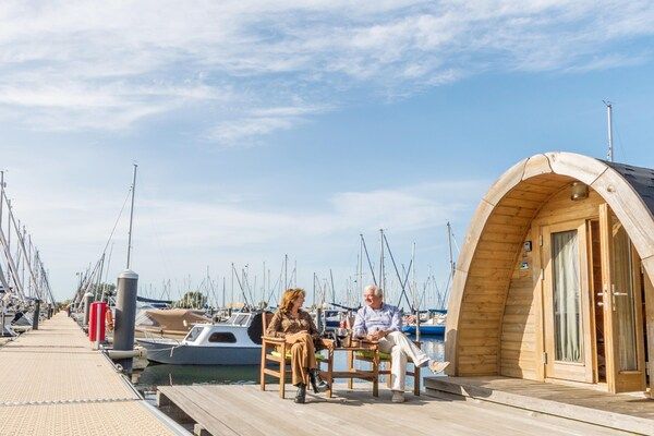 Buitenkant - Unieke waterbubbel bij de jachthaven in Almere (4)