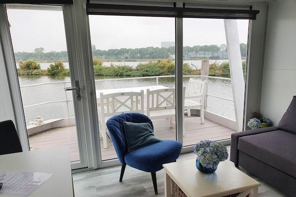 Woonkamer - Havenlodge voor 4 - 6 personen in Amsterdam (5)
