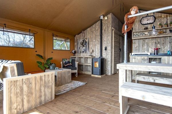 Woonkamer - Luxe safarilodge aan het water in Almere (2)