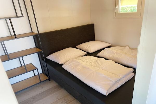 Slaapkamer - Chalet aan het water voor 4 in de jachthaven in Almere (3)