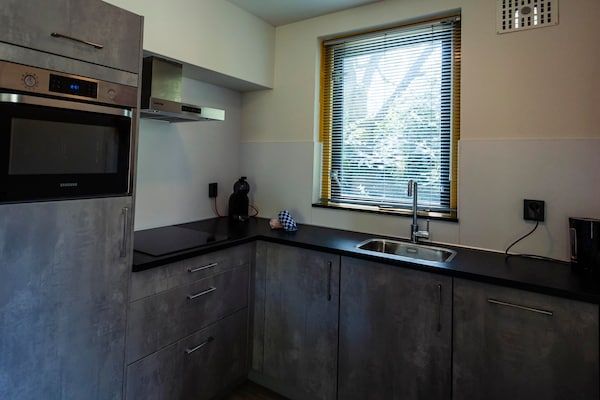 6 - Persons Lakeside Child-friendly Bungalow in Ewijk - Foto 2 van 13