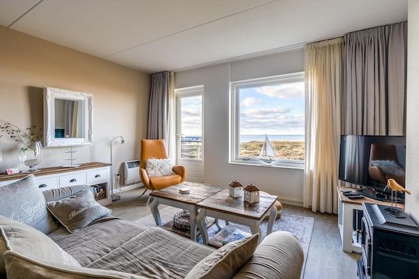 Woonkamer - 2 Persoons appartement met zeezicht in De Koog (4)