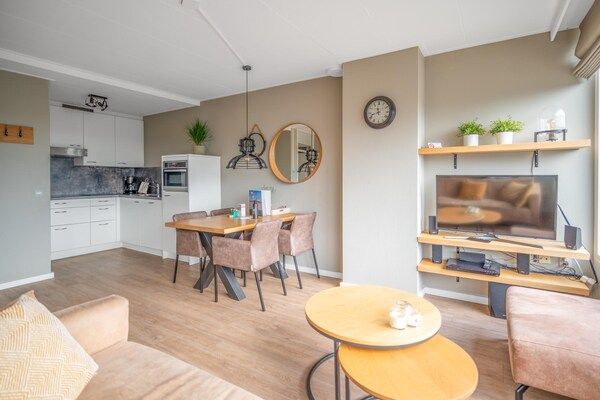 Woonkamer - 2 Persoons appartement met eilandzicht in De Koog (3)