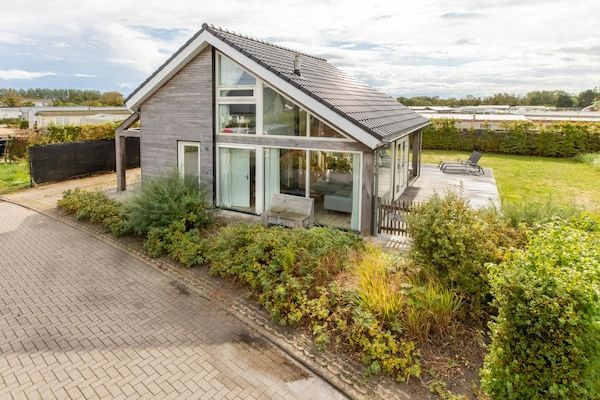 Zonnedorp Kavel 10 Renesse | Villa near the Beach & with Spacious Garden in Renesse - Foto 1 van 40