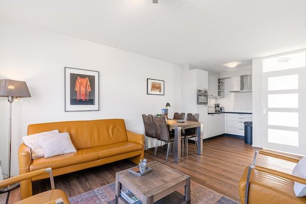 Woonkamer - 4 Persoons appartement met zeezicht in De Koog (4)