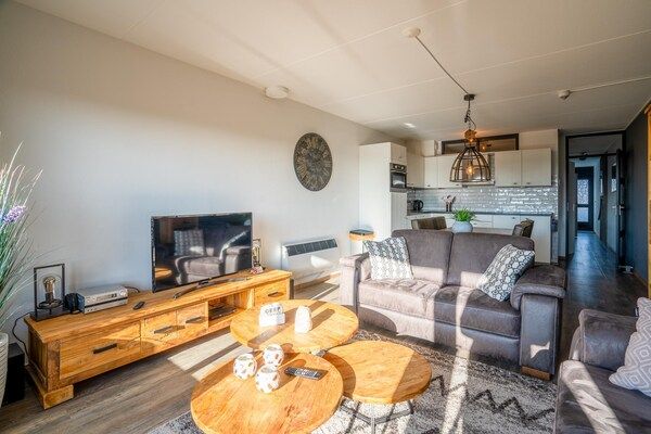 Woonkamer - 4 Persoons appartement met eiland-zeezicht in De Koog (4)