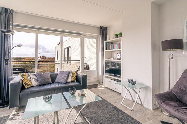 Woonkamer - 4 Persoons appartement met eilandzicht in De Koog (5)