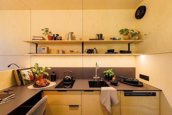 Keuken - Prachtig spiegelhuis met jacuzzi aan de rivier. in Zuna (4)