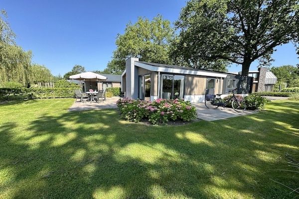 Buitenkant - Chalet in Biddinghuizen, zwembadfaciliteiten in Biddinghuizen (1)