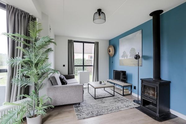 Woonkamer - Vakantiehuis aan het meer met tuin voor 6 personen in Ewijk (3)