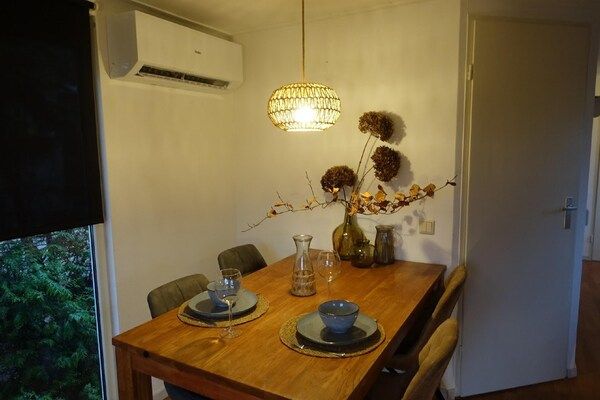 Eetkamer - Vechtdalchalet de Eik in Rheezerveen (4)