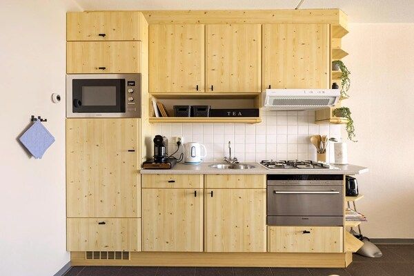 Keuken - Prachtig modern ingericht appartement in Callantsoog (4)