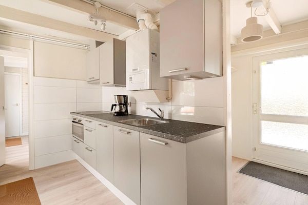 Keuken - Vakantiehuis met hottub op loopafstand in Sint Maartensvlotbrug (3)