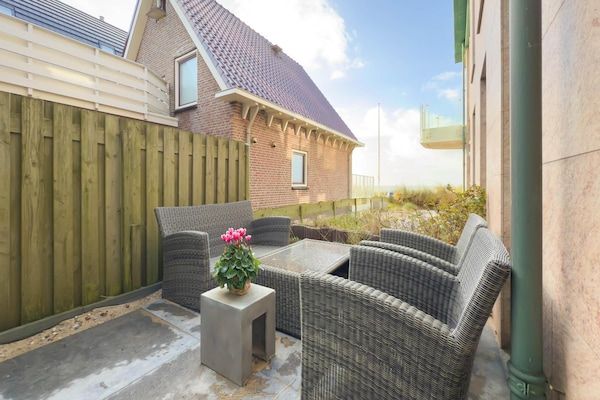 Terras - Huis aan Egmond Boulevard met parkeergelegenheid in Egmond aan Zee (5)