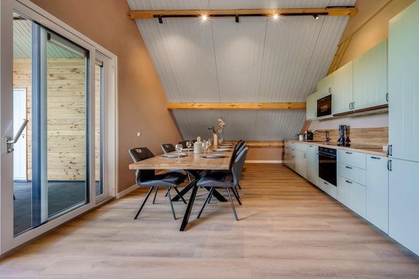 Eetkamer - Prachtige nieuwe groepswoning met panoramisch uitzicht in Montfoort (3)