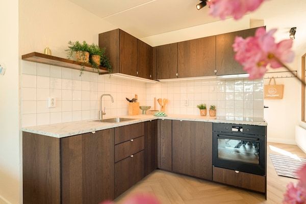 Keuken - Prachtige vrijstaande vakantiewoning, Julianadorp in Julianadorp (3)