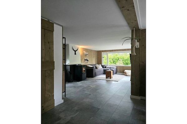 Woonkamer - Scandinavische boshut in Twente in Markelo (3)