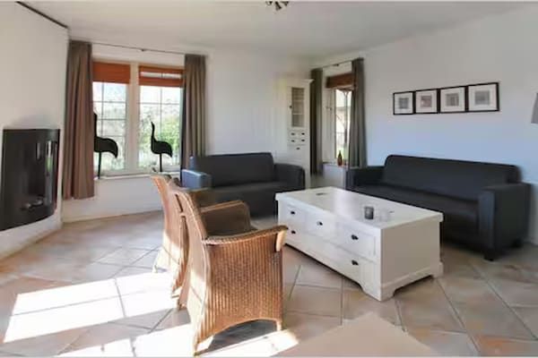 Woonkamer - Luxe strandvilla voor 4 personen in Makkum in Makkum (2)