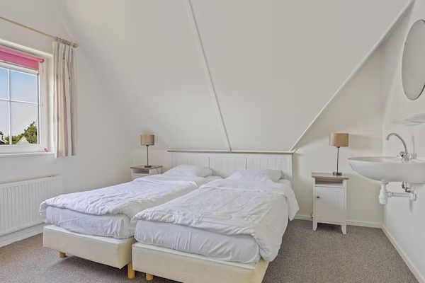 Slaapkamer - Romantische villa voor 2 personen met sauna Makkum in Makkum (4)