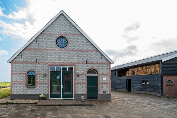 Buitenkant - Landhuisverblijf voor 20 gasten in Snelrewaard in Snelrewaard (1)