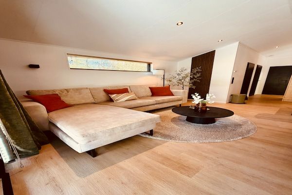 Untagged - Gezellige boslodge met veranda in Markelo (2)
