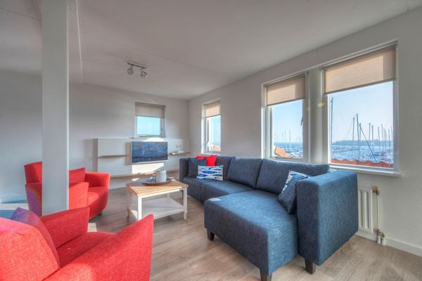 Woonkamer - Stijlvol appartement in Ouddorp voor 6 in Ouddorp (1)