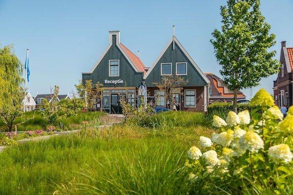 Buitenkant - Vakantiehuis in Uitdam nabij Markermeer in Uitdam (1)