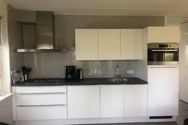 Keuken - Rustig gelegen landhuis, nabij Langweer in Sint Nicolaasga (4)