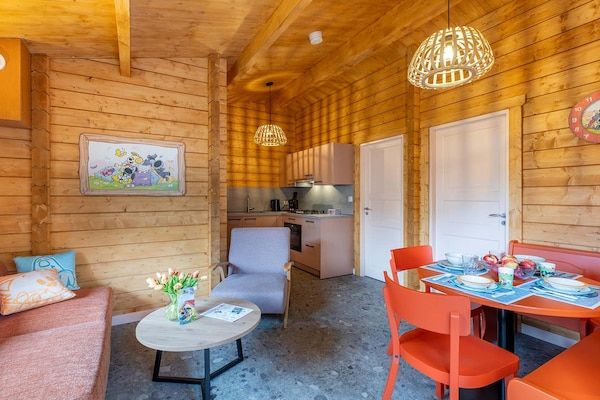 Woonkamer - Vakantiehuis in Hoogerheide met gedeeld zwembad in Hoogerheide (5)