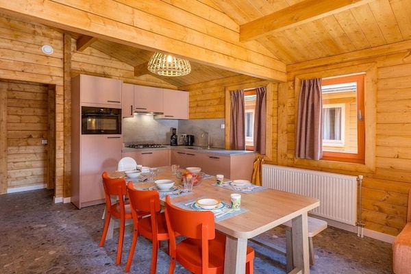 Eetkamer - Eengezinswoning in Hoogerheide met box in Hoogerheide (3)