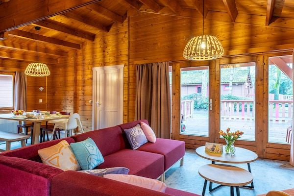 Woonkamer - Bungalow in Hoogerheide met omheind terras in Hoogerheide (3)