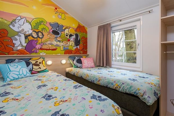Slaapkamer - Moderne woning in Hoogerheide met terras in Hoogerheide (4)
