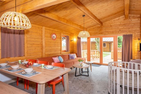 Eetkamer - Vakantiehuis in Hoogerheide met kinderbox in Hoogerheide (2)