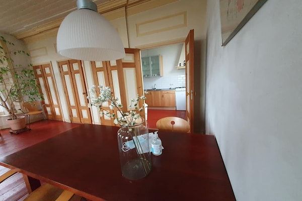 Eetkamer - Idyllisch landelijk huis met fietsen in Easterlittens (5)