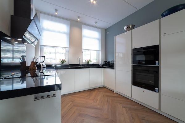 Keuken - Prachtige villa in Colijnsplaat in Colijnsplaat (4)