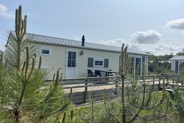Buitenkant - Modern ingericht Chalet op hartje Texel in Den Burg (1)