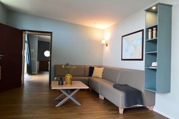 Woonkamer - Bungalow in Zuid-Holland met uniek ontwerp in 's-Gravenzande (2)
