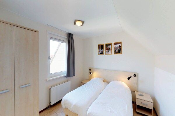 Slaapkamer - Villa in Zeeland met privéterras in Kortgene (4)
