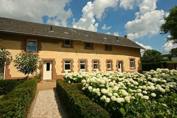 Buitenkant - Verblijf bij Boerderij Wijlre in Wijlre (5)