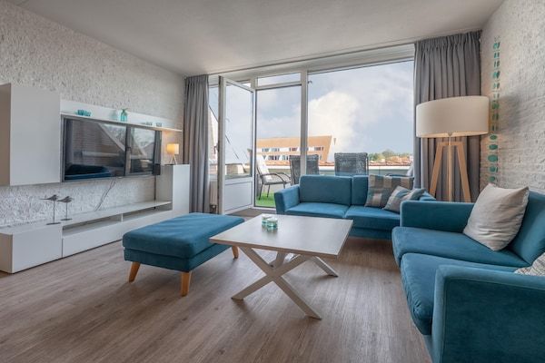 Woonkamer - Luxe glampingvakantie in Bruinisse (2)