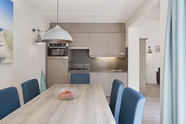 Keuken - Villa in Kijkduin bij Noordzeestrand in Den Haag (3)