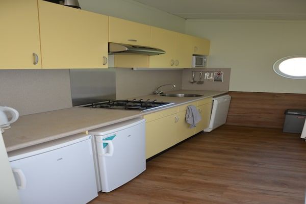 Keuken - Bungalow in Nederland met Duin Tuin in 's-Gravenzande (2)