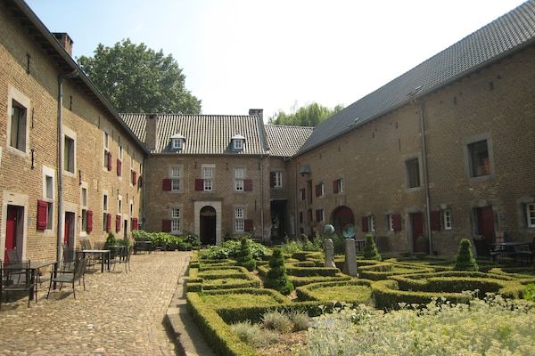 Buitenkant - Appartement nabij centrum in Mesch in Mesch-Eijsden (1)