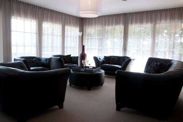 Woonkamer - Landhuis in Nijensleek met Sauna en Tuin in Nijensleek (1)