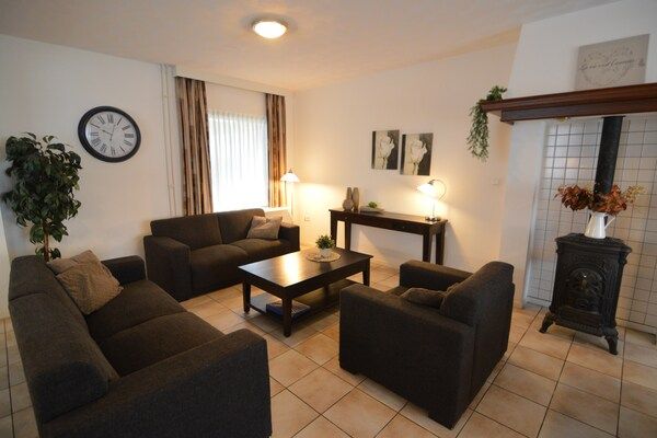 Woonkamer - Comfort en ontspanning in dit charmante herenhuis. in Valkenswaard (2)