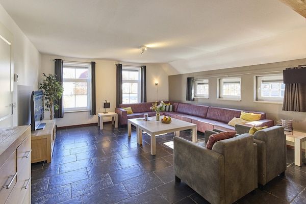 Woonkamer - Boerderij in Limburg bij Maasplassen in Roggel (4)